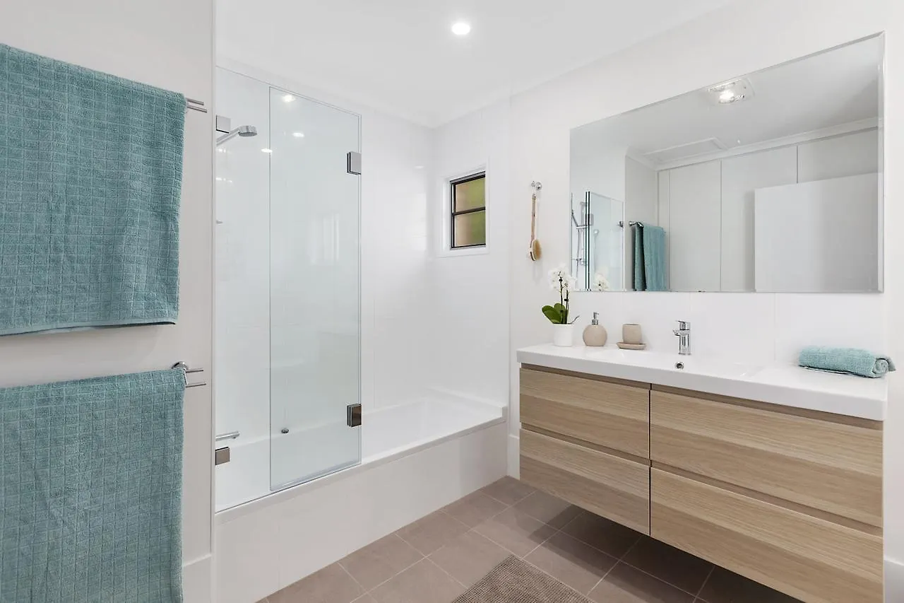Westaway House Lake Front Villa Currimundi Holiday home