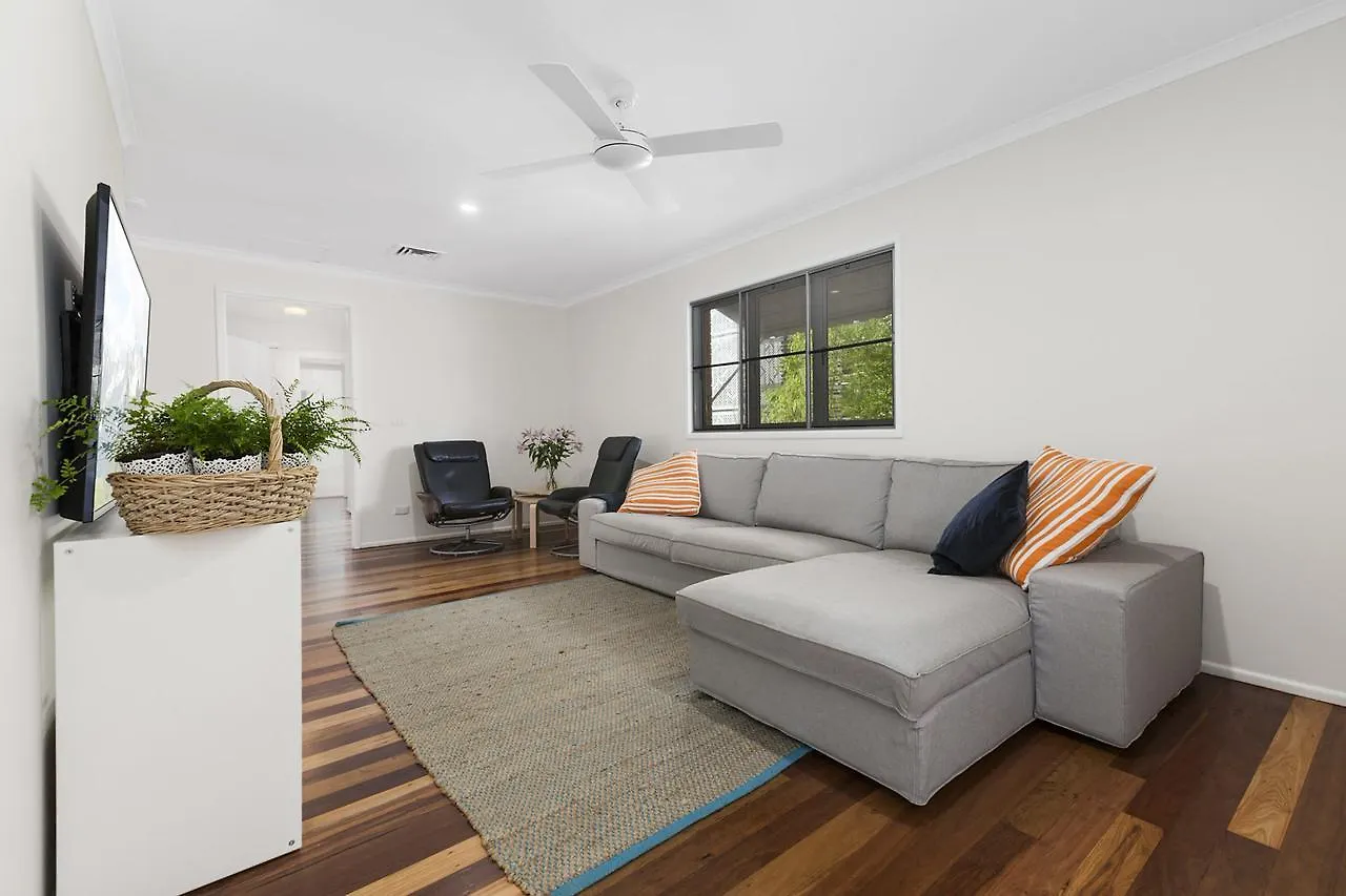 Holiday home Westaway House Lake Front Villa Currimundi